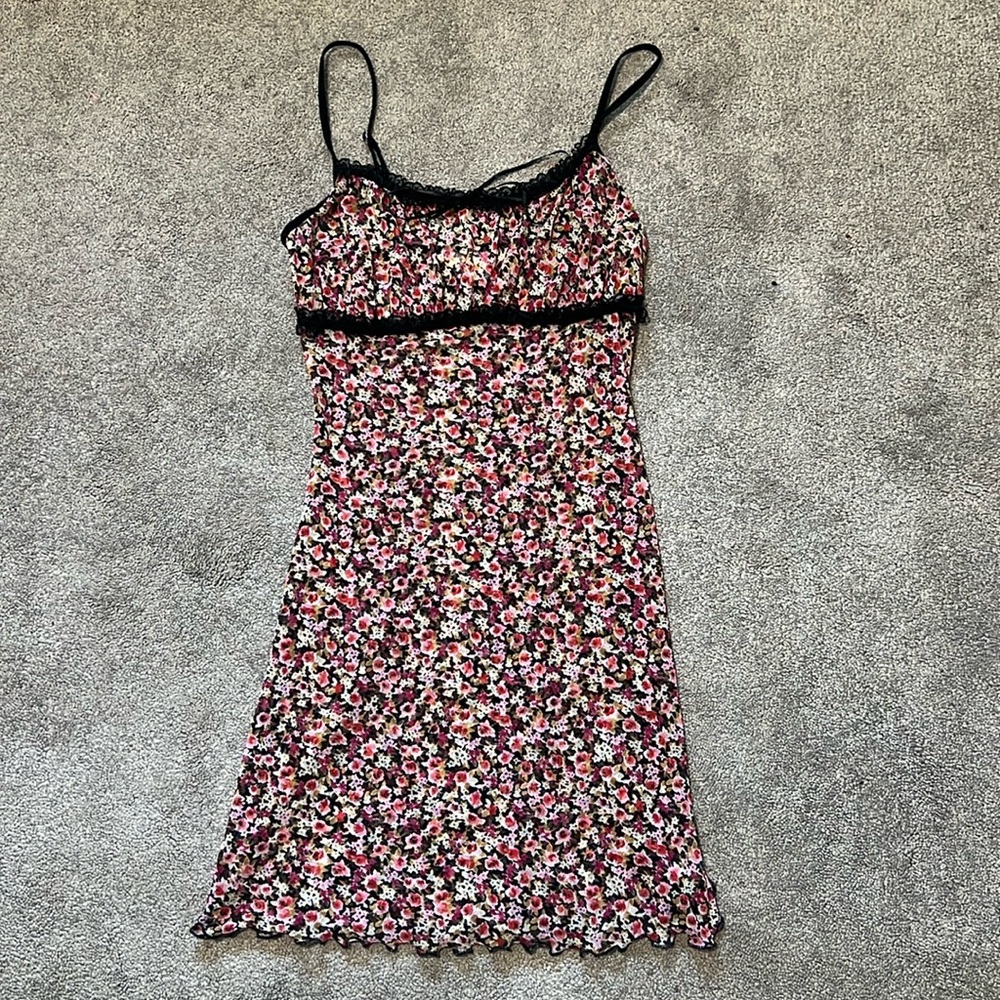Victoria’s Secret Dainty Floral Sheer Lettuce Hem Nightie Lingerie size small